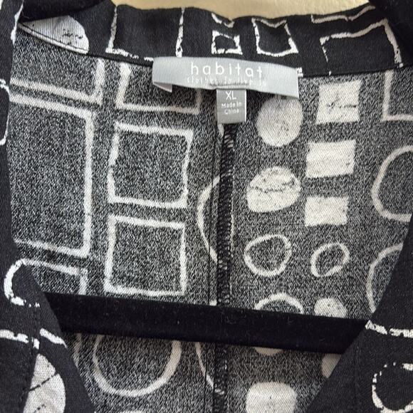 Habitat women’s XL Black and White Geometric button up top - Picture 2 of 6